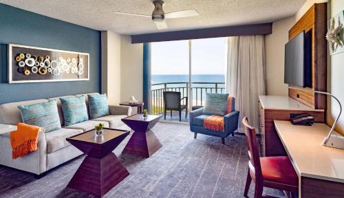 One-Bedroom King Condominium with Sofa Bed, Oceanview, Balcony (Beach Villas)