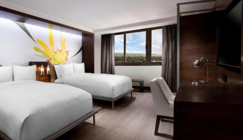Design Double Room - Mobility Accessible with Tub