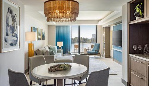 One-Bedroom Residence with King Bed, Balcony and View