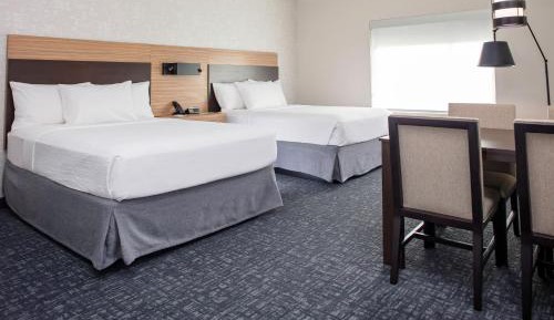 Studio Queen Suite with Tub - Mobility Accessible