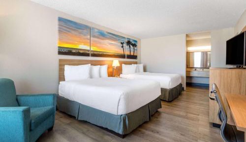Queen Room with Two Queen Beds - Non-Smoking