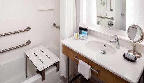Queen Room with Two Queen Beds - Mobility Access/Non-Smoking