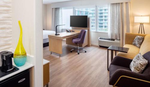 King Studio Suite with Whirlpool - Non-Smoking