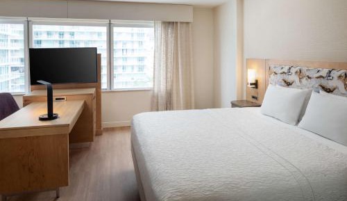 King Studio Suite with Spa Bath - Elite Floor