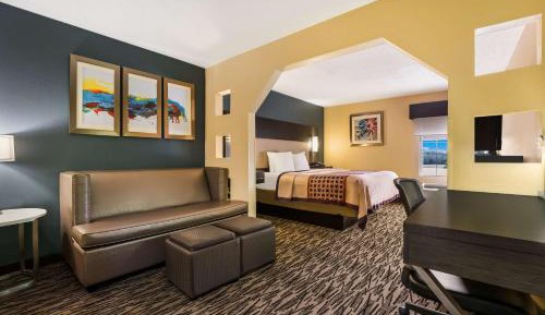 Mini King Suite with Sofa Bed - Disability Access/Non-Smoking