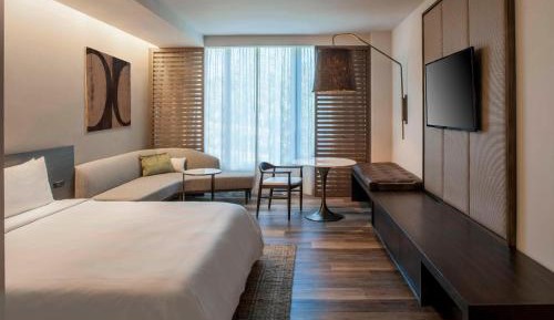  Sawgrass Signature Room, 1 King – Resort View