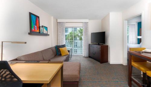 One-Bedroom Suite with Balcony