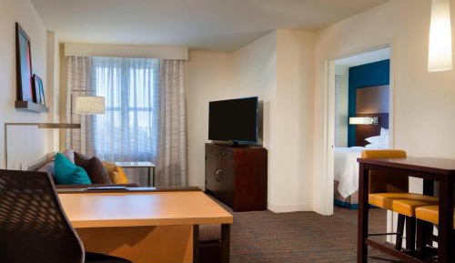 One-Bedroom Queen Suite with Sofa Bed