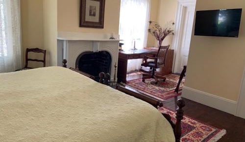Deluxe King Suite