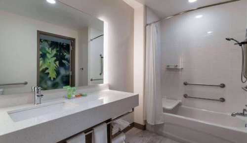 Double room with 2 Queen Beds, Mobility Accessible, Bathtub w/ Grab Bars, Non-Smoking