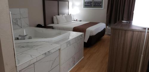 Superior King Room with Whirlpool - Non Smoking