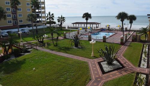 Gulf View One Bedroom Apartment With Kitchen (Two Double Beds)
