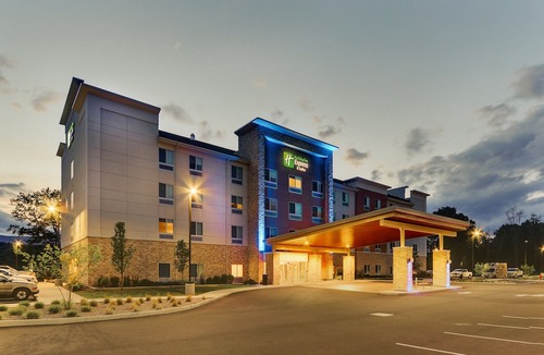 Saugerties Hotel | Holiday Inn Express & Suites Saugerties - Hudson Valley, an Ihg Hotel