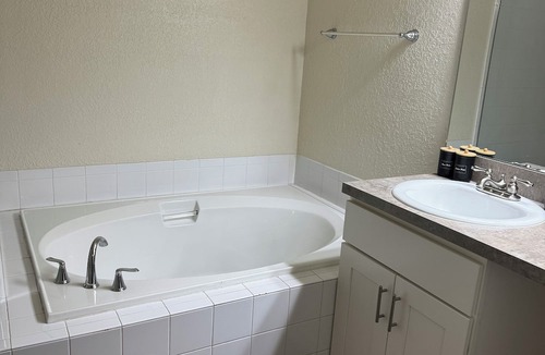 New Tampa Apartment | Spacious 2br , 2bath in the New Tampa area