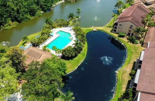 Gulf Gate Estates Condo | 2 bed 2 bath luxury remodel! 3rd floor w elevator & garage-10 min to Siesta Key