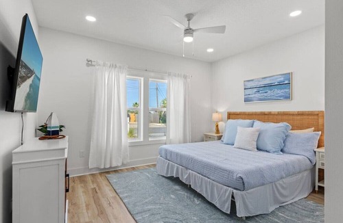 Bahama Beach House | Driftwood Dreams: 2PrvtPools, New House, Quick Wlk2Bch, FREE Daily Activities!