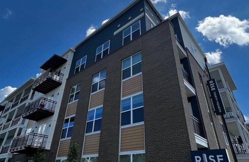 Southside Apartment | Barsala l Modern 3BD, Resort-Style Pool, Clubroom