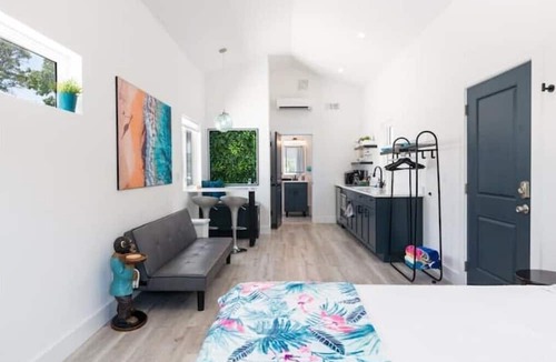 Gulfview Heights House | Treetop Guestsuite- Super stylish!
