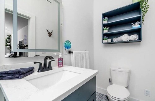 Gulfview Heights House | Treetop Guestsuite- Super stylish!