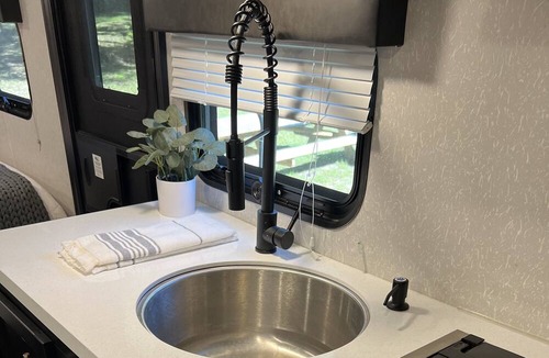 Alachua House | Comfy Cozy Camper