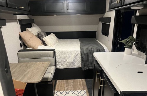 Alachua House | Comfy Cozy Camper