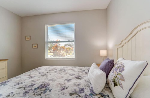 Englewood East House | Sunny Haven retreat
