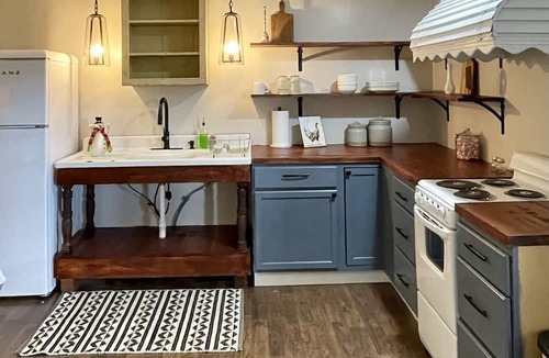 Pitts House | Find rest at Earlene’s Place, you’ll find a cozy place with an eclectic vibe.