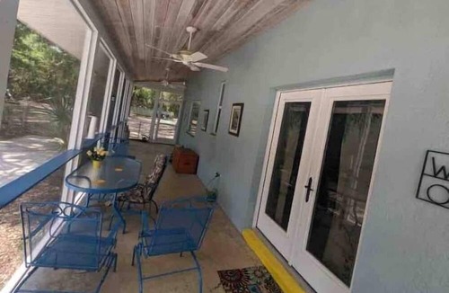 Sarasota Apartment | 2 Bedroom 751198 by Houzlet