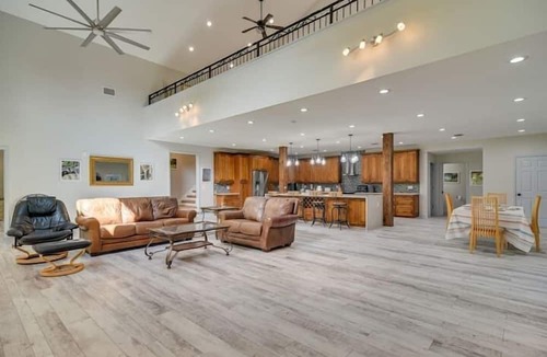 Disston Heights Apartment | 3 Bedroom 797100 by Houzlet