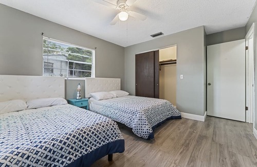 Whitney Beach Villa | Cute Cottage 3 miles to Anna Maria Island