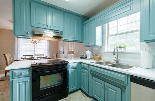 Valdosta House | Charming Bungalow- Sleeps 8, Close to Moody AFB/Freedom Park & Pet Friendly!