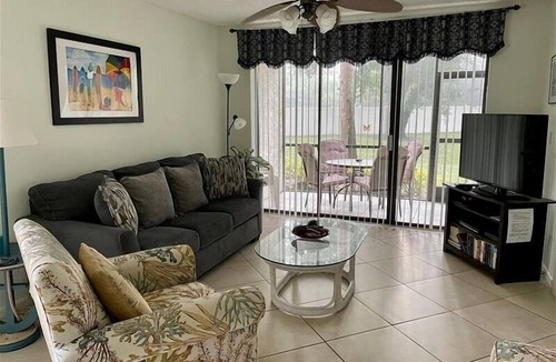 South Bradenton Condo | Shorewalk 4305/101 - Bradenton - Nice 2 Bedroom/2 Bath down stairs condo, 5 miles from Anna Maria Island and near Img , maximum occupancy of 4 people.