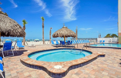 Redington Shores Condo | Direct Beachfront, Top Floor, Sleeps 10! Heated Pool 605