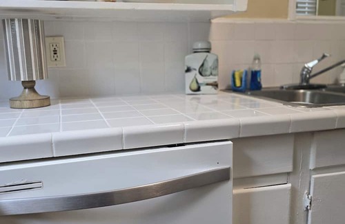 Parrot Cove House | Cozy 1/1 Historic Retreat -Walk to Dining & Beach
