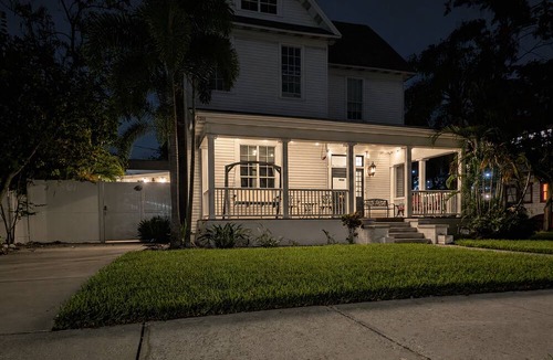 Hyde Park House | 9-Seat Hot Tub | Walkable | Historic | Downtown