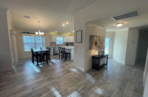 Lake Sumter Landing House | Sunshine Stay a Creekside Villa at Lake Sumter Landing w/Private Sparkling Pool