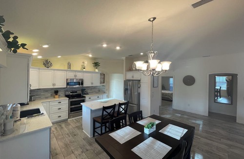 Lake Sumter Landing House | Sunshine Stay a Creekside Villa at Lake Sumter Landing w/Private Sparkling Pool