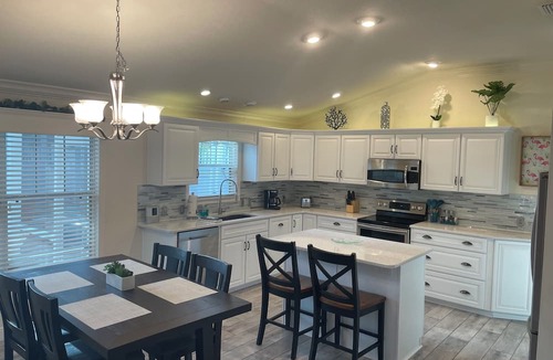 Lake Sumter Landing House | Sunshine Stay a Creekside Villa at Lake Sumter Landing w/Private Sparkling Pool