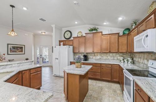 Fruitland Park Villa | 1068 Z4B VILLAGE OF PINE RIDGE by REMAX Premier