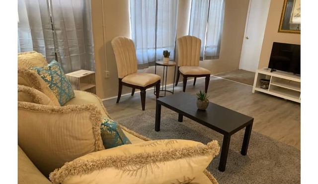 Historic Comfortable apartment (near Hospital 2nd Floor)