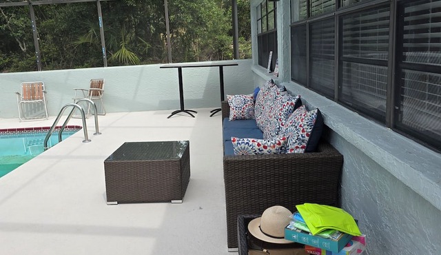 Home in Springhill with pool