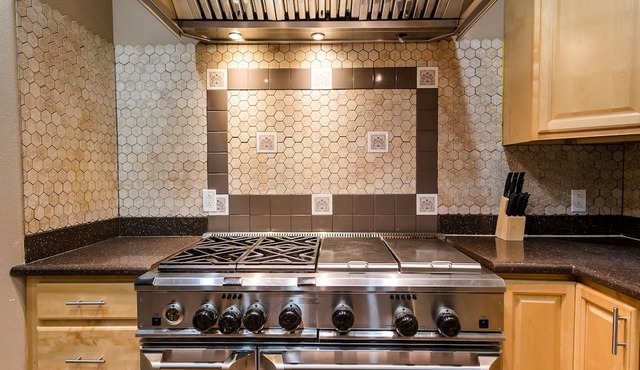 Chic Renovated Oasis: Disney & Universal Nearby