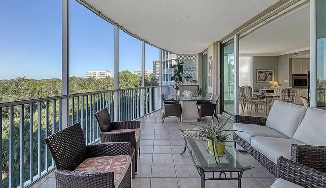 Luxury 4 bed/ 3ba Large Condo w/ Pool