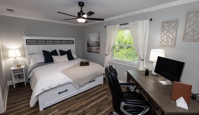 Pines at 5 Corporate Furnished Rentals Suite 125