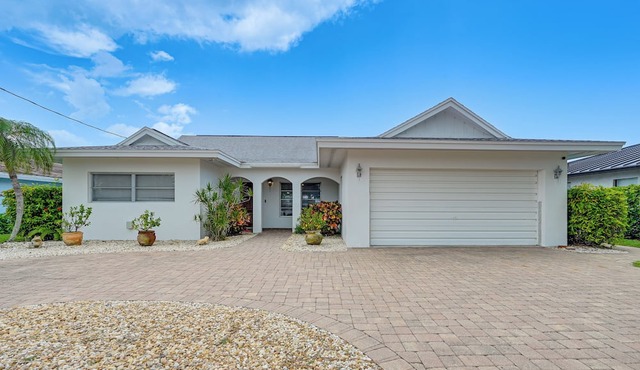 Johnson Bay Hideaway: Bayfront Naples Home w/View