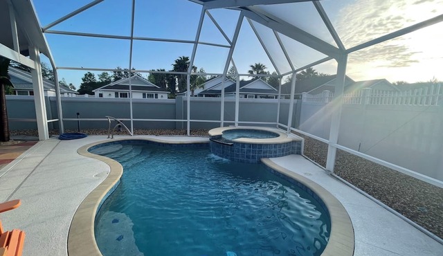 Sunshine Stay a Creekside Villa at Lake Sumter Landing w/Private Sparkling Pool