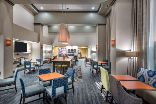 Hampton Inn Suites West Bay Road 