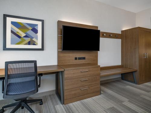 Holiday Inn Express Suites Ruskin Ihg Hotel 